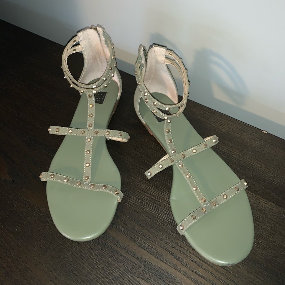 White House black market size 6.5